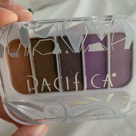 Pacifica Beach Crystals palette - Picture 2 of 3